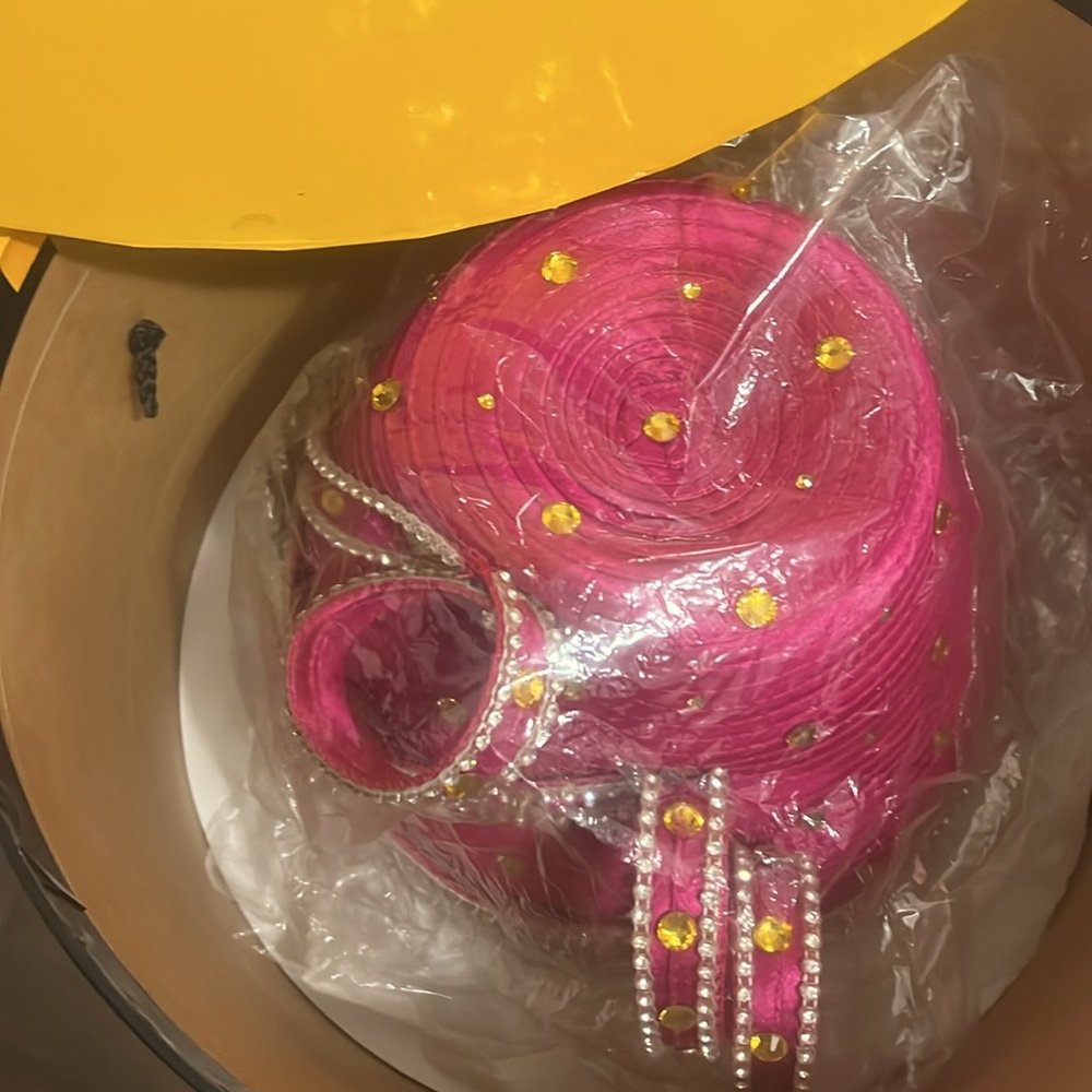 ❤️#10DONNA VINCI COUTURE CHURCH LADY BEAUTIFUL HAT! FUSHIA/ GOLD RHINESTONES! - Picture 6 of 7